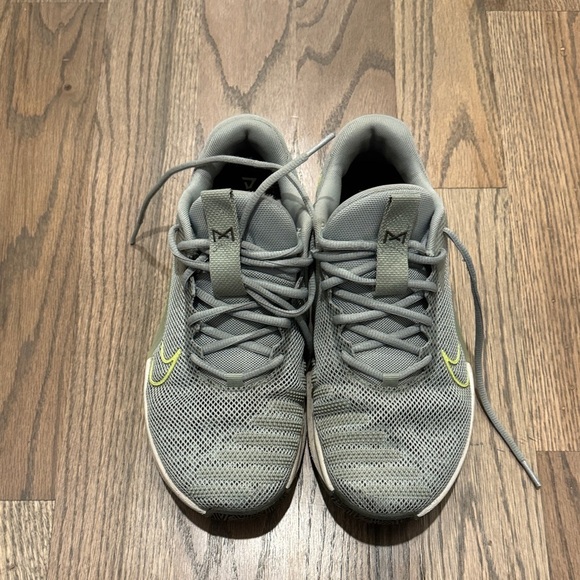 Nike Gray Sneakers with Lime Accents - Picture 1 of 5